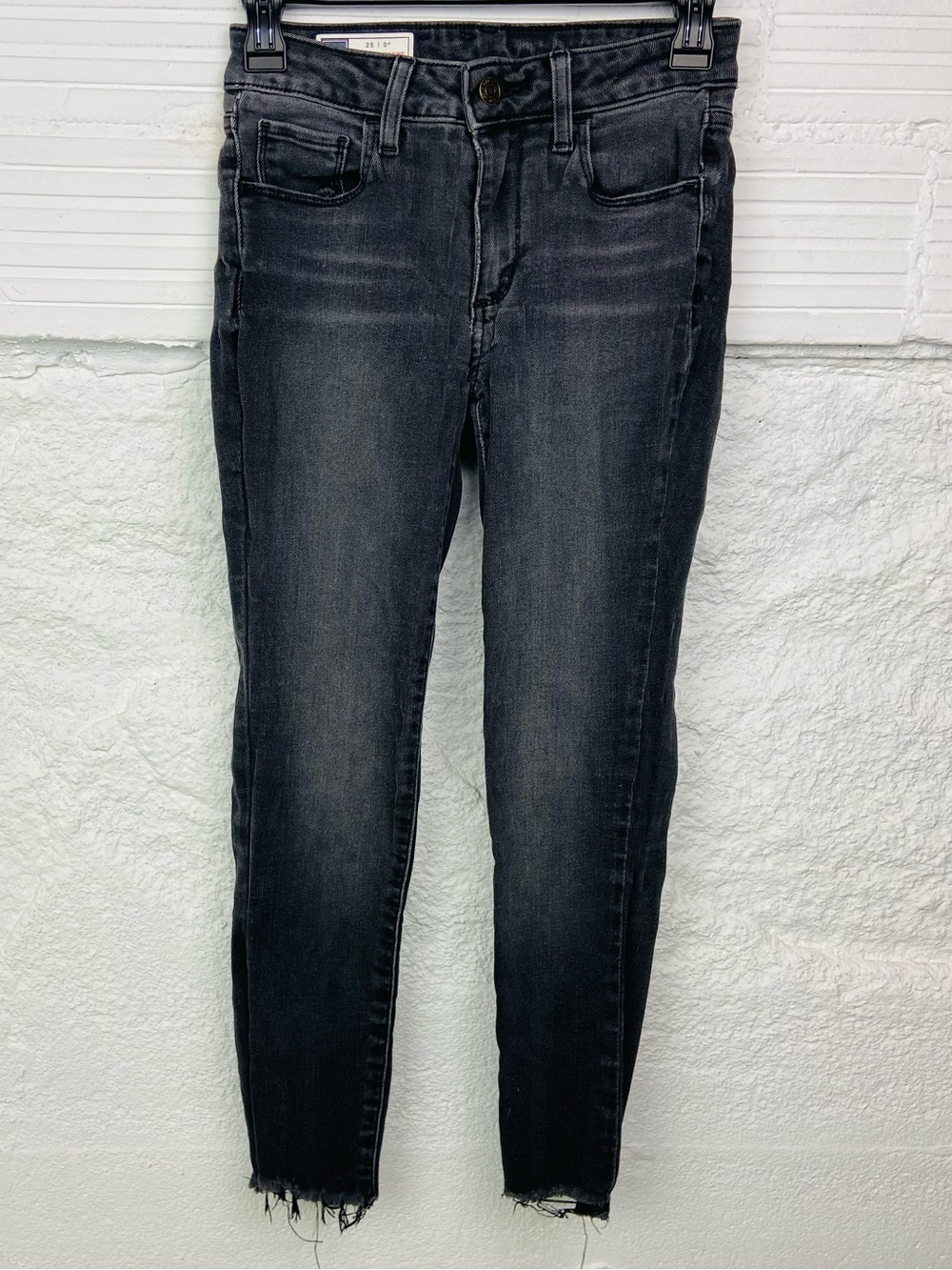 GAP mid rise Washed gray Skinny Jeans with Raw Hem size 25 petite